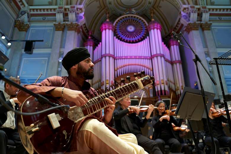 Jasdeep Singh Degun performing at the premiere of Arya with the Orchestra of Opera North in February 2020 ©Justin Slee
