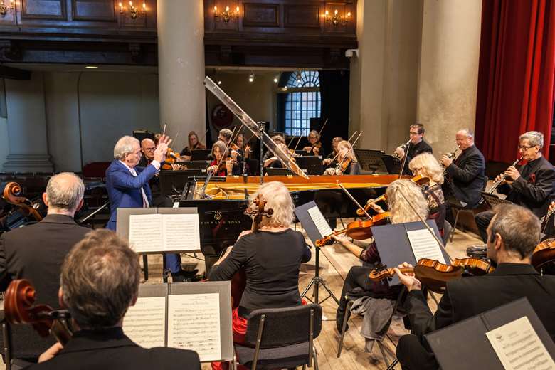 Howard Shelley leads the London Mozart Players in a concerto at St John’s Smith Square