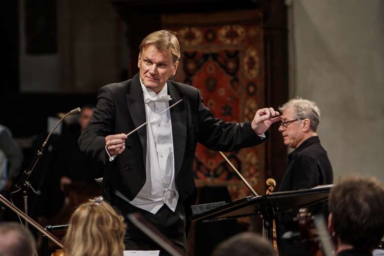 Stefan Willich conducts the World Doctors' Orchestra