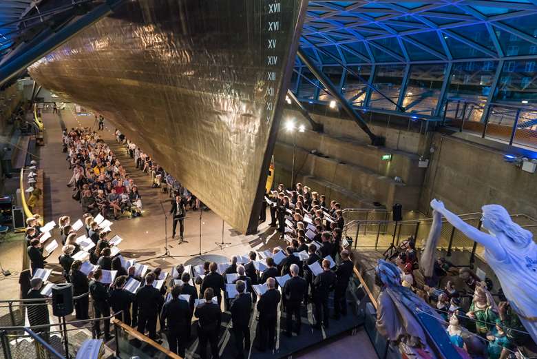 London Oriana Choir performing at the Cutty Sark (c) Kathleen Holman