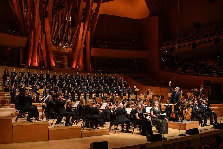 (c) Los Angeles Master Chorale