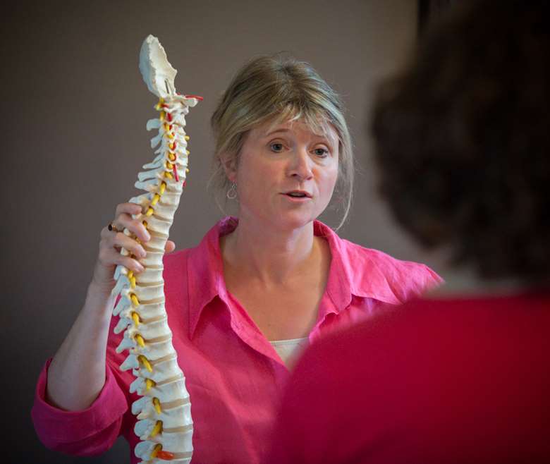 Jennifer Johnson teaching Body Mapping © Colette Phillips