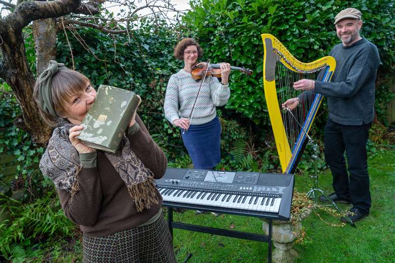 Left to right: Patricia Morgan (keyboard/bass guitar), Angharad Davies (violin), and Rhodri Davies (harp)