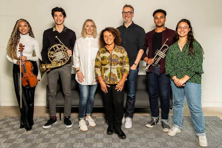 L-R: Natalia Senior-Brown(Viola), Benjamin Garalnick(French Horn), Decca Records Co-President Laura Monks, Chineke! Founder Chi-chi Nwanoku OBE, Decca Records Co-President Tom Lewis, Aaron Akugbo(Trumpet), Thea Sayer(Double bass) ©Carsten Windhorst
