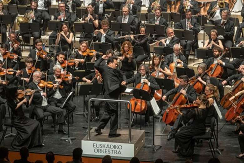 Robert Trevino conducts the Basque National Orchestra in Mahler's Symphony No 2, © Basque National Orchestra