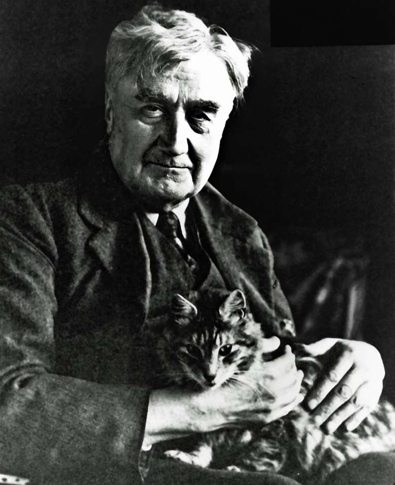 Ralph Vaughan Williams in 1947(?) with his cat Foxy Photo from the collection of Ursula Vaughan Williams ©Vaughan Williams Charitable Trust