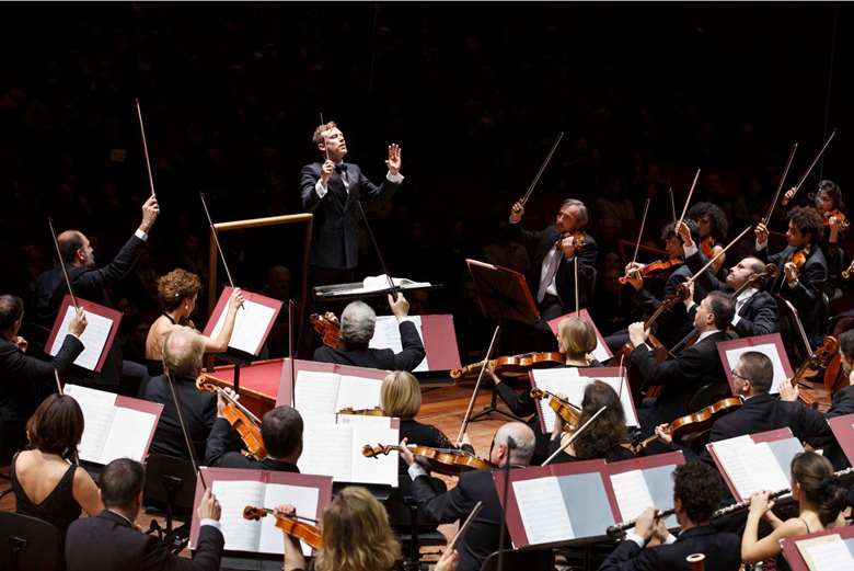 Harding conducts the Orchestra of the Accademia Nazionale Di Santa Cecilia in December 2016 (Image courtesy of the Accademia Nazionale Di Santa Cecilia)