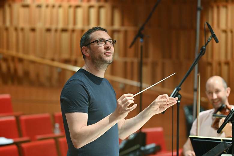 John Wilson conducts Sinfonia of London in the world premiere recording of Oklahoma!