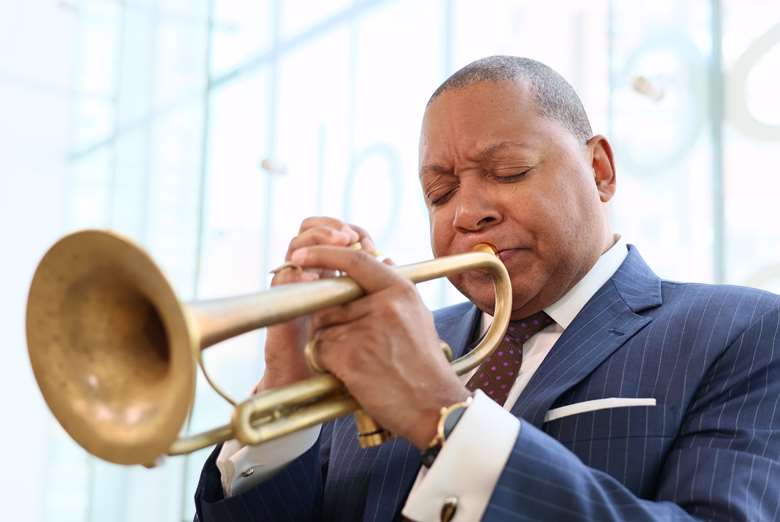 Trumpeter and composer Wynton Marsalis receives 15 million Yen (c. £90,000)