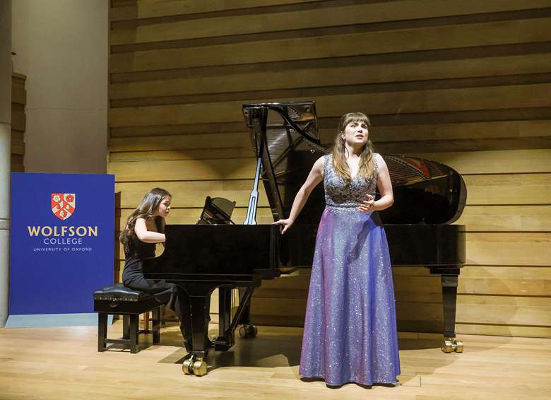 Frist prize winner Melissa Gregory performing in the competition final with accompanist Emily Hoh © Sisi Burn