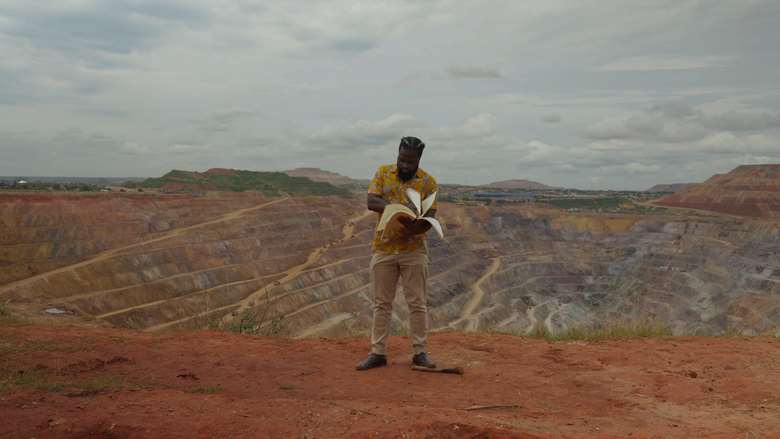 Parra visited Katanga, the region where Justice takes place, earlier this month to meet the real protagonists the story and sing them parts of the new opera ©Moritz von Dungern 