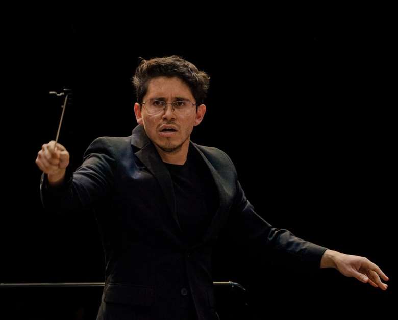 Luis Castillo-Briceño: 'Getting to know the pace at which this orchestra works, the amount of repertoire and efficiency in rehearsing, their work ethic, are just some of the aspects which have changed me and made me grow as a conductor.’ ©Theresa Pew